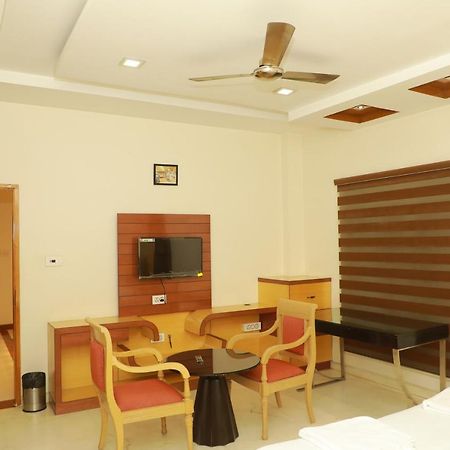 Hill View Paradise - 2Bhk'S & Rooms - A Golden Group Of Premium Home Stays - 티루파티 외부 사진